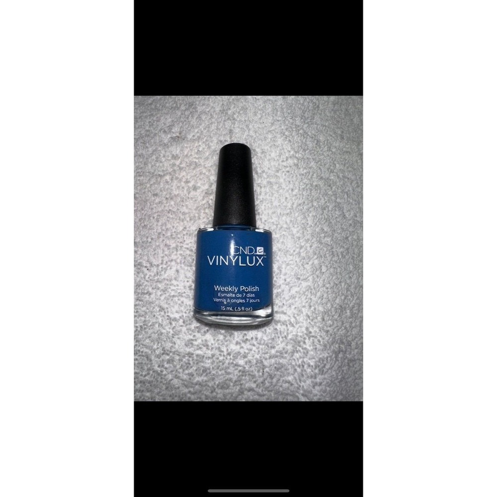 CND Vinylux Weekly Polish‎ Date Night 221 Blue Nail Lacquer